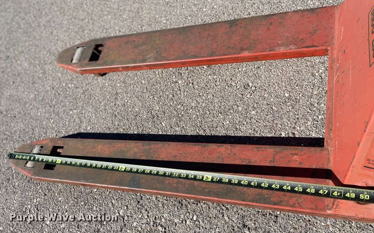 image for item MM9332 LPM 5500 pallet jack