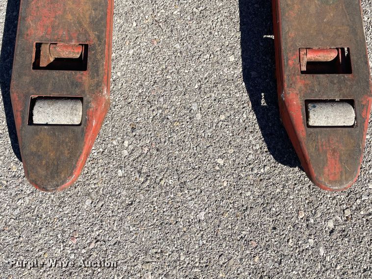 image for item MM9332 LPM 5500 pallet jack