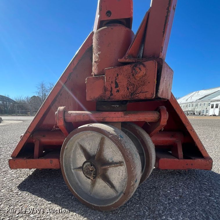 image for item MM9332 LPM 5500 pallet jack