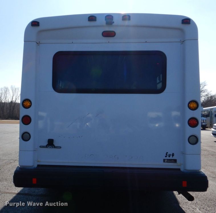 image for item MM9646 2014 Ford E450  shuttle bus