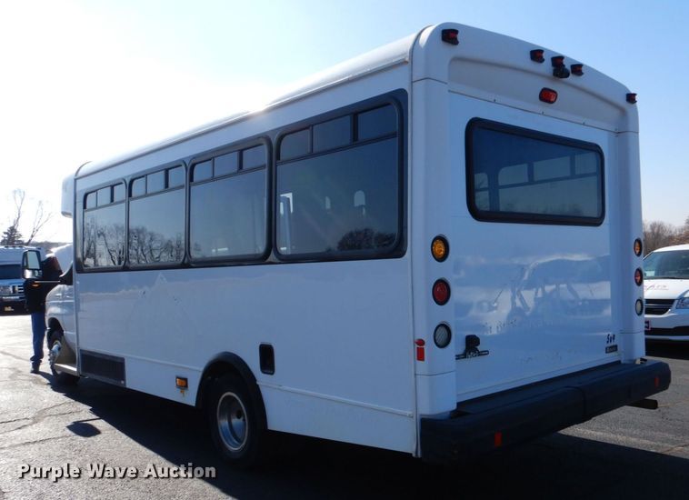 image for item MM9646 2014 Ford E450  shuttle bus