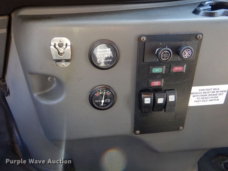 image for item MM9646 2014 Ford E450  shuttle bus