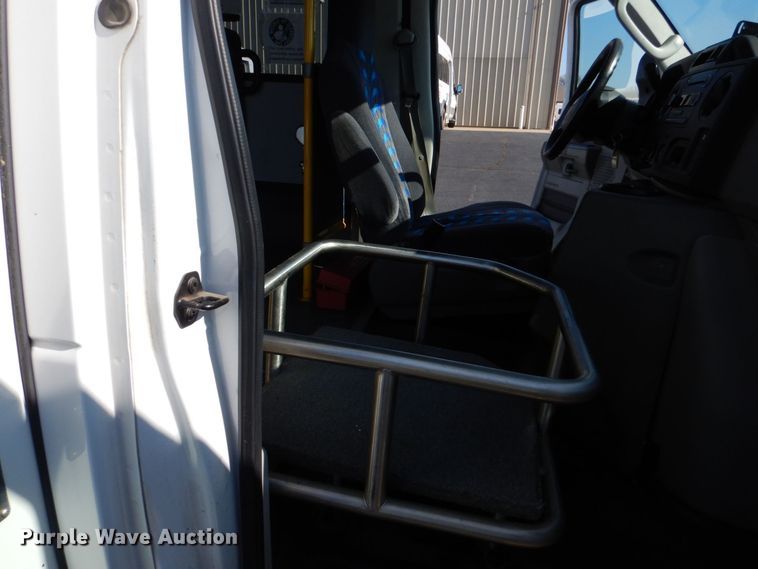 image for item MM9646 2014 Ford E450  shuttle bus