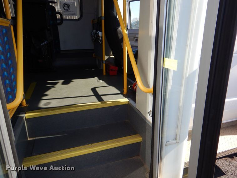 image for item MM9646 2014 Ford E450  shuttle bus