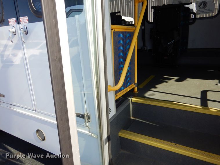 image for item MM9646 2014 Ford E450  shuttle bus