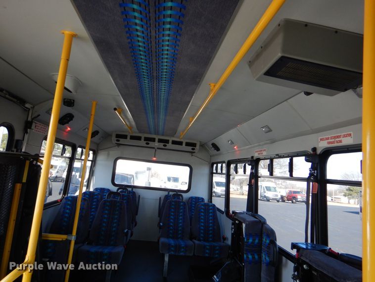 image for item MM9646 2014 Ford E450  shuttle bus