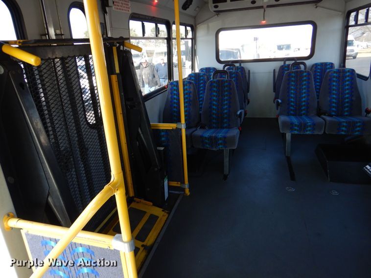 image for item MM9646 2014 Ford E450  shuttle bus