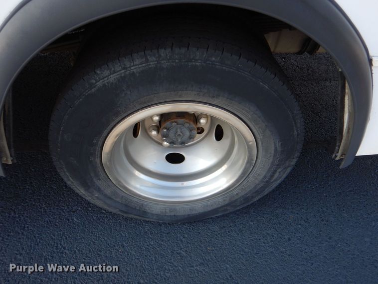 image for item MM9646 2014 Ford E450  shuttle bus