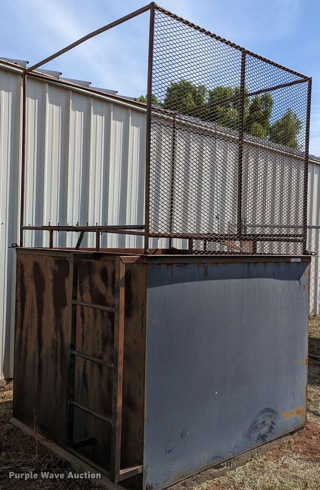 image for item MN9918 Shop built  dunk tank