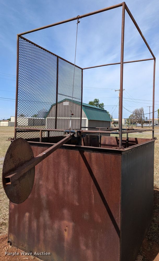 image for item MN9918 Shop built  dunk tank