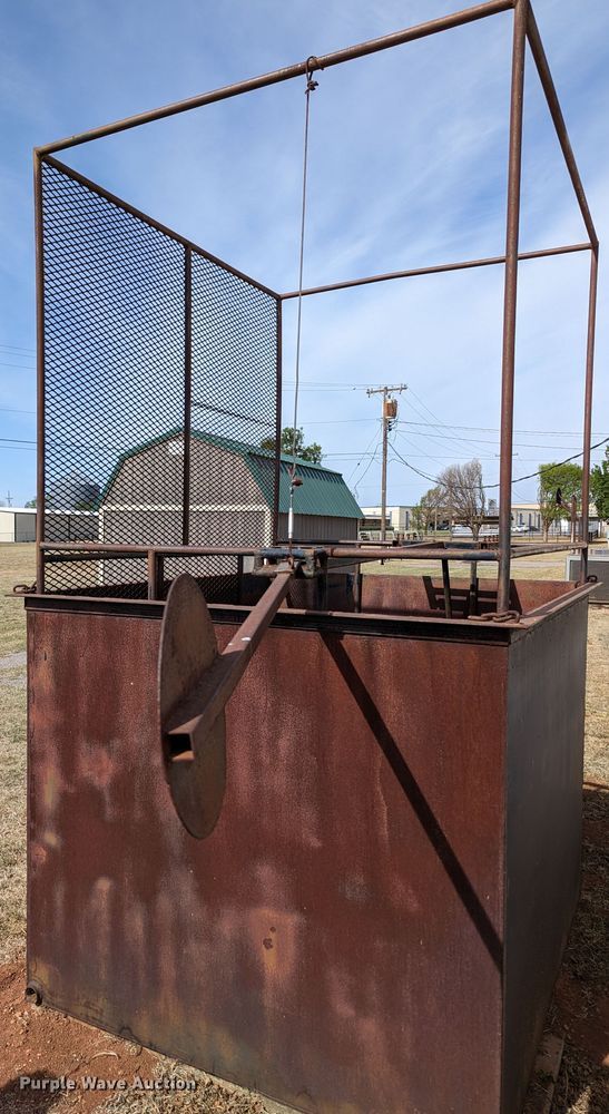 image for item MN9918 Shop built  dunk tank