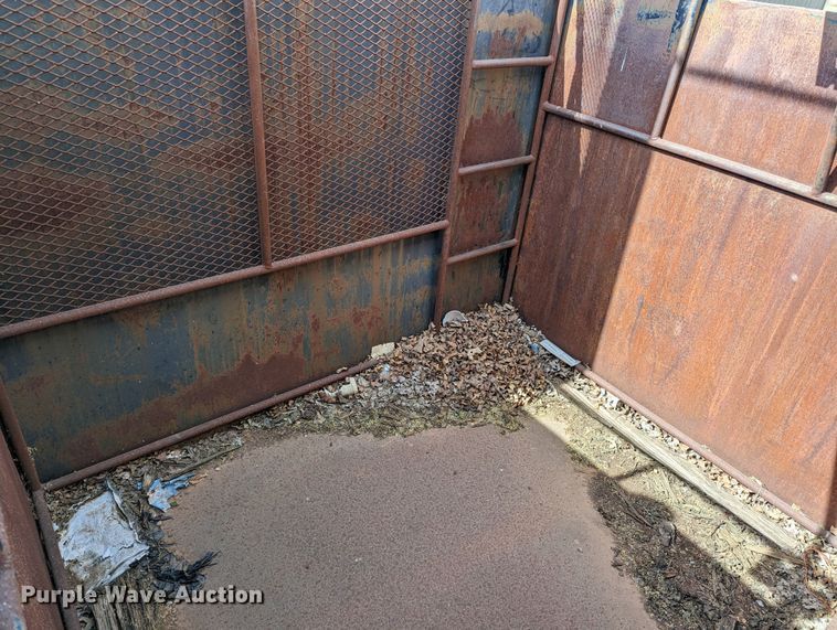 image for item MN9918 Shop built  dunk tank