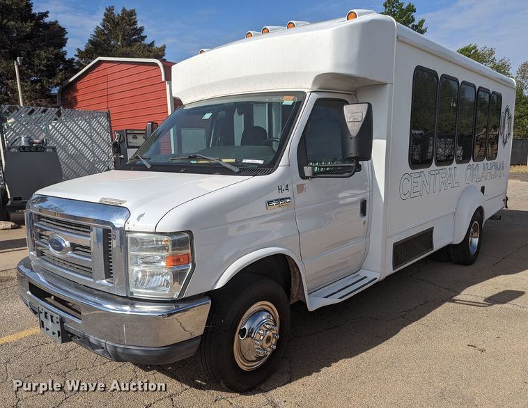 image for item MN9933 2011 Ford E350  shuttle bus