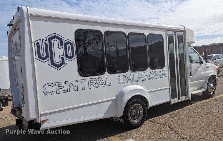 image for item MN9933 2011 Ford E350  shuttle bus