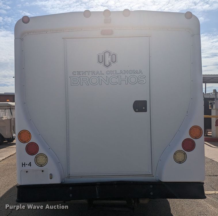 image for item MN9933 2011 Ford E350  shuttle bus