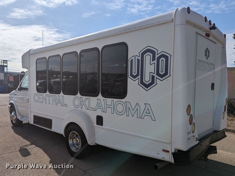 image for item MN9933 2011 Ford E350  shuttle bus