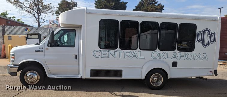 image for item MN9933 2011 Ford E350  shuttle bus