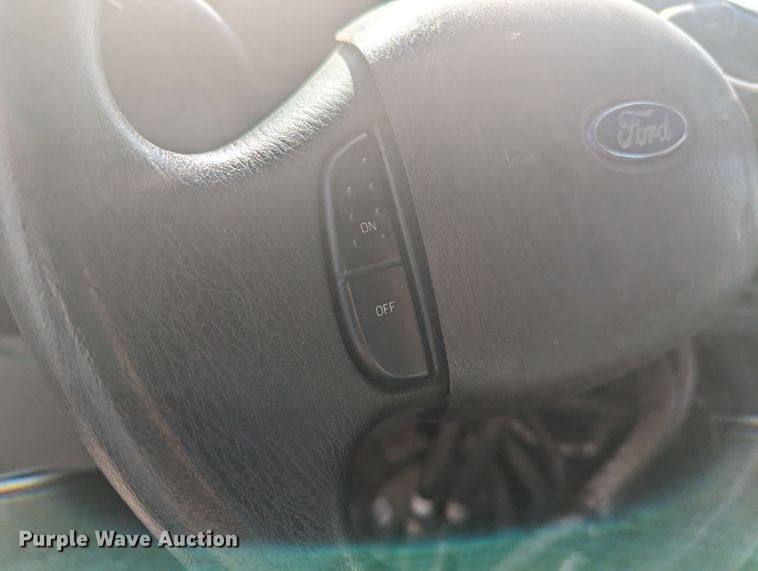 image for item MN9933 2011 Ford E350  shuttle bus