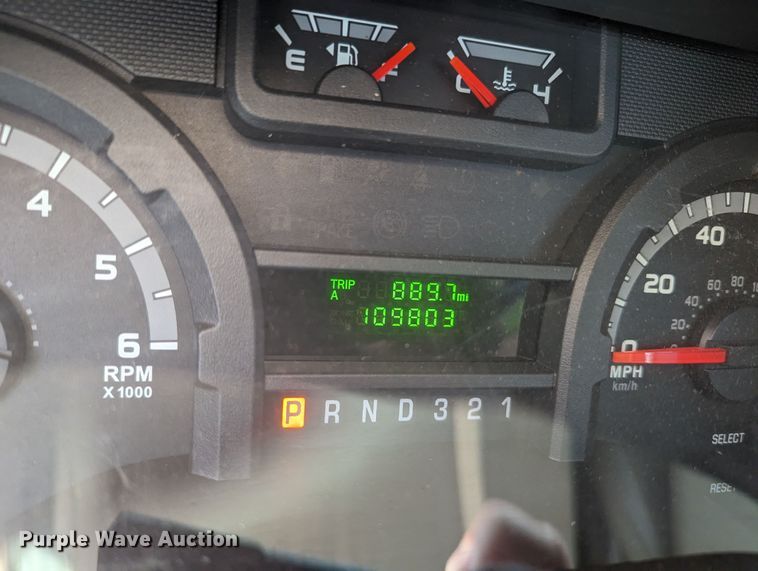 image for item MN9933 2011 Ford E350  shuttle bus