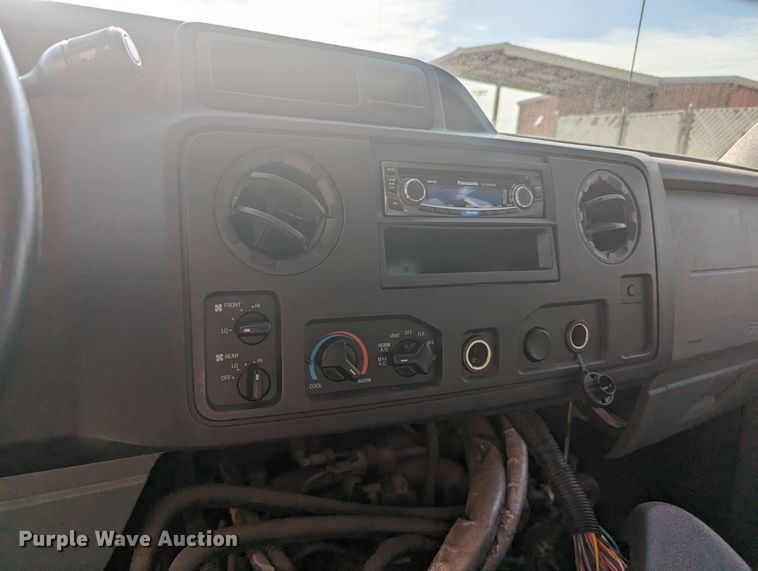 image for item MN9933 2011 Ford E350  shuttle bus