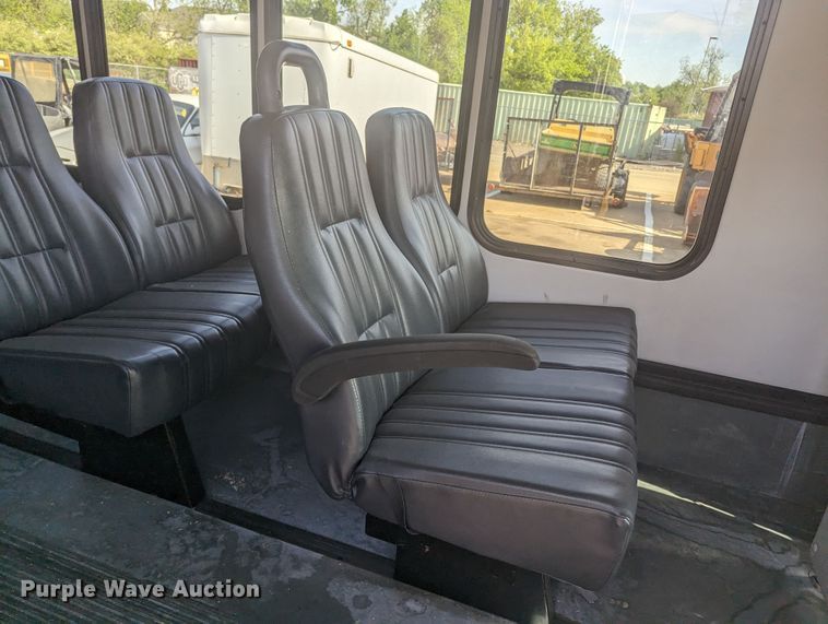 image for item MN9933 2011 Ford E350  shuttle bus