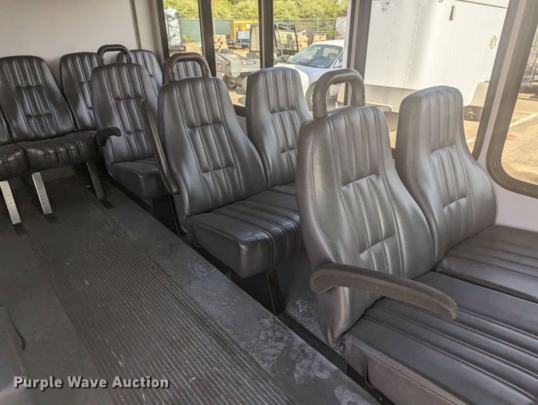 image for item MN9933 2011 Ford E350  shuttle bus