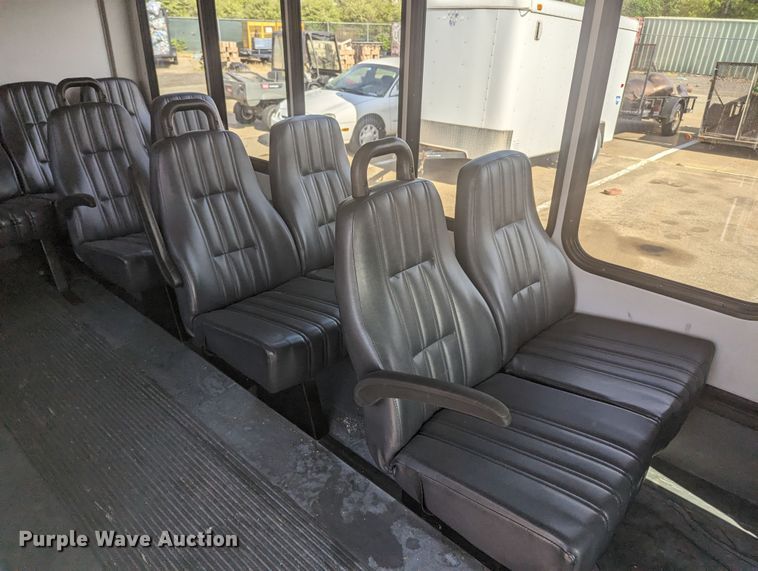 image for item MN9933 2011 Ford E350  shuttle bus