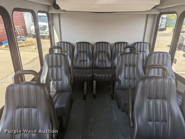 image for item MN9933 2011 Ford E350  shuttle bus