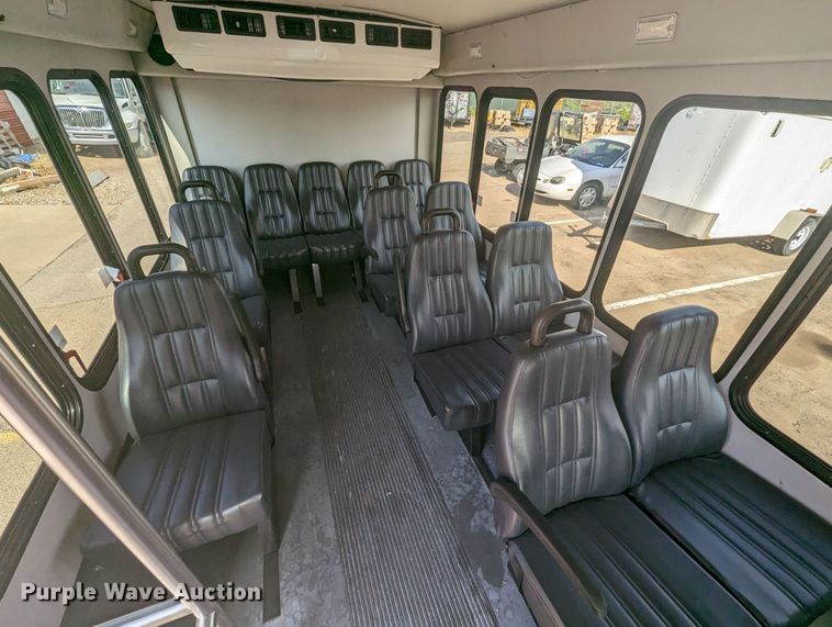 image for item MN9933 2011 Ford E350  shuttle bus
