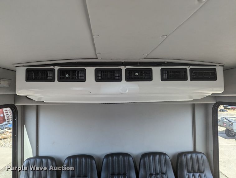 image for item MN9933 2011 Ford E350  shuttle bus