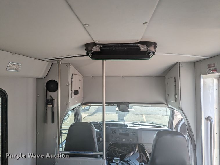 image for item MN9933 2011 Ford E350  shuttle bus