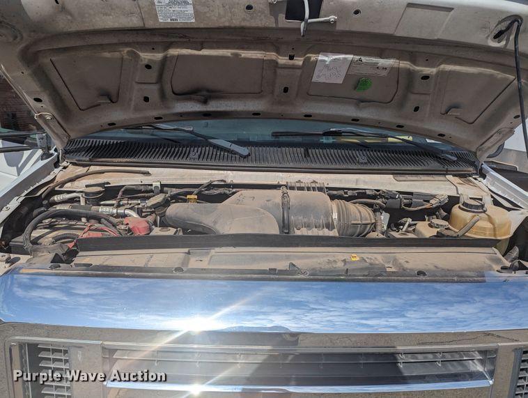 image for item MN9933 2011 Ford E350  shuttle bus