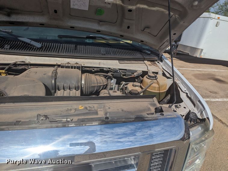 image for item MN9933 2011 Ford E350  shuttle bus