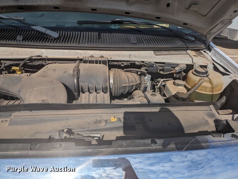 image for item MN9933 2011 Ford E350  shuttle bus