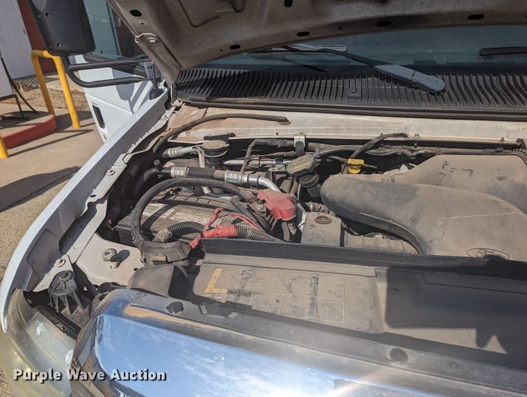 image for item MN9933 2011 Ford E350  shuttle bus