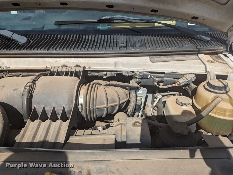 image for item MN9933 2011 Ford E350  shuttle bus