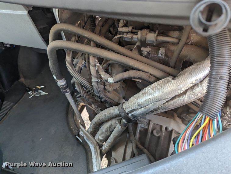 image for item MN9933 2011 Ford E350  shuttle bus