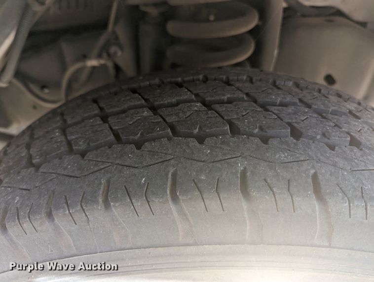 image for item MN9933 2011 Ford E350  shuttle bus