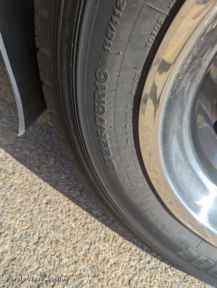 image for item MN9933 2011 Ford E350  shuttle bus