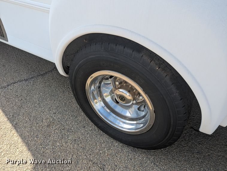 image for item MN9933 2011 Ford E350  shuttle bus