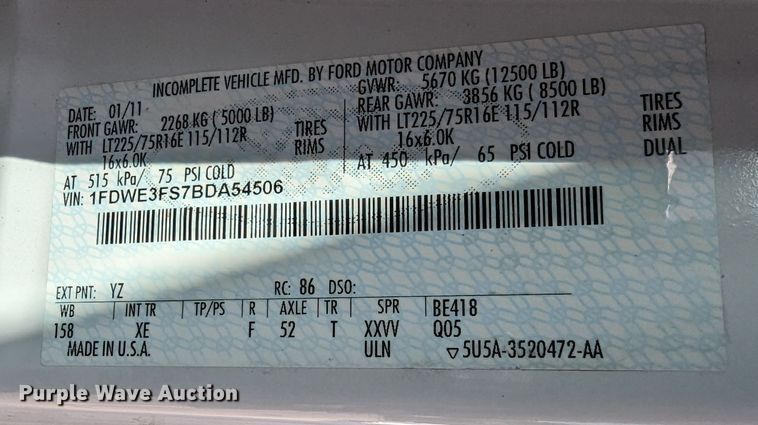 image for item MN9933 2011 Ford E350  shuttle bus