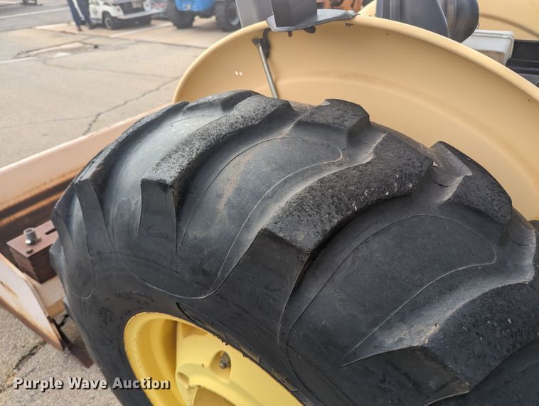 image for item MN9936 2000 New Holland 545D  landscape tractor