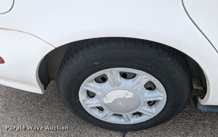 image for item MN9938 1997 Ford Taurus