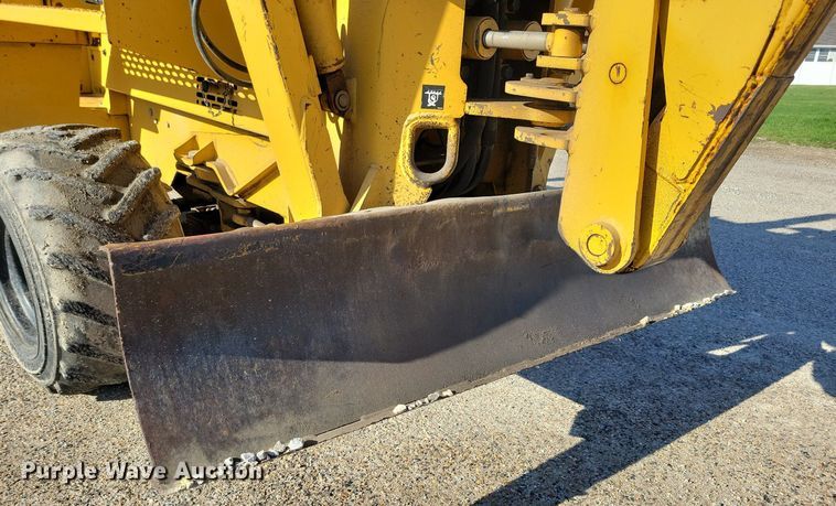 image for item MO9620 1998 Vermeer V-5800  trencher