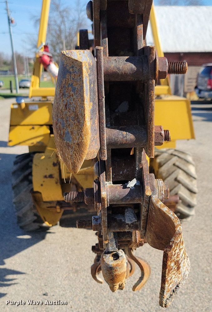 image for item MO9620 1998 Vermeer V-5800  trencher