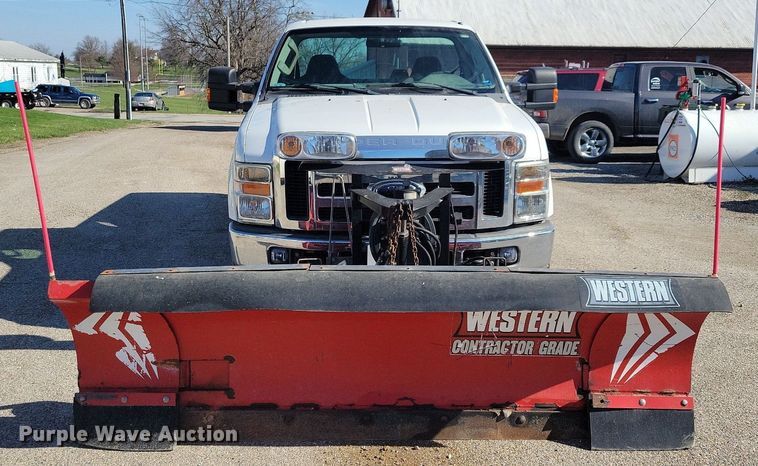 image for item MO9621 2009 Ford F250 Super Duty XLT  pickup truck