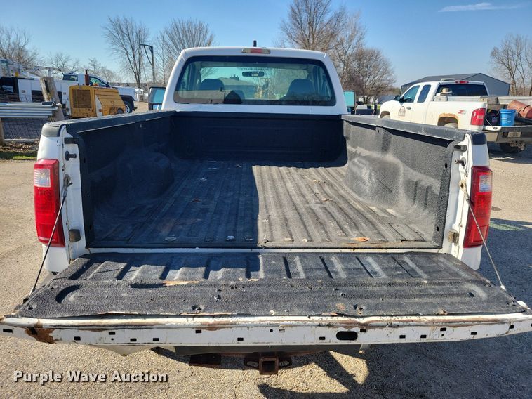 image for item MO9621 2009 Ford F250 Super Duty XLT  pickup truck