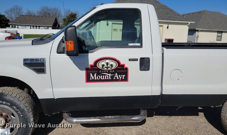 image for item MO9621 2009 Ford F250 Super Duty XLT  pickup truck
