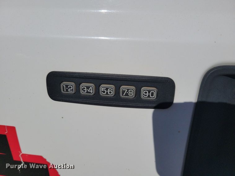 image for item MO9621 2009 Ford F250 Super Duty XLT  pickup truck