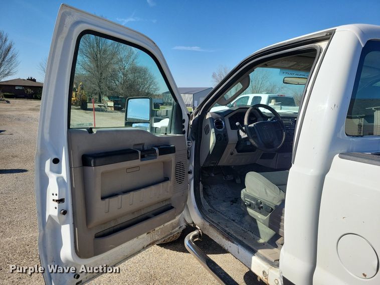 image for item MO9621 2009 Ford F250 Super Duty XLT  pickup truck